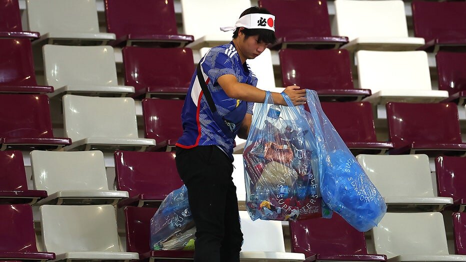 Japan-fan-cleans-up-stadium-1.jpg?ve=1&tl=1